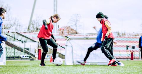 Anleitung: Fußball auf mehrere Tore: Spiel mit Toren in der Mitte