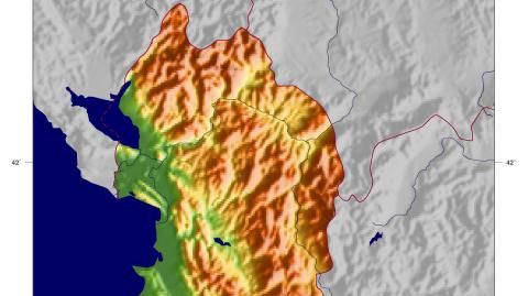 Karte: Landkarte Albanien (Staatsgrenzen und Hauptstadt): farbkodierte Topographie, schattiertes Relief
