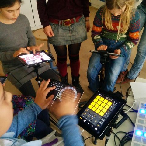 Bild: Touching Music - Klassenmusizieren und musikalisches Körpererleben als Zugang zu postdigitalen Musikkulturen
