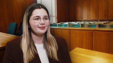 Video: Was verdient eine Rechtspflegerin?