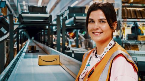 Video: Was verdient eine Teamleiterin in der Logistik?