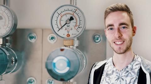 Video: Was verdient ein wissenschaftlicher Mitarbeiter?