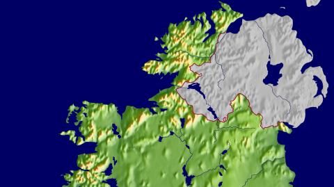 Karte: Landkarte Irland (Staatsgrenzen und Hauptstadt): farbkodierte Topographie, schattiertes Relief